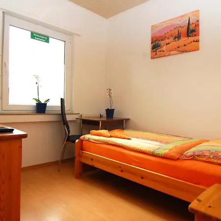 Monteurzimmer Krings Baptistastr 2a *