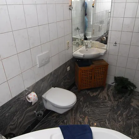 Monteurzimmer Krings Baptistastr 2a *